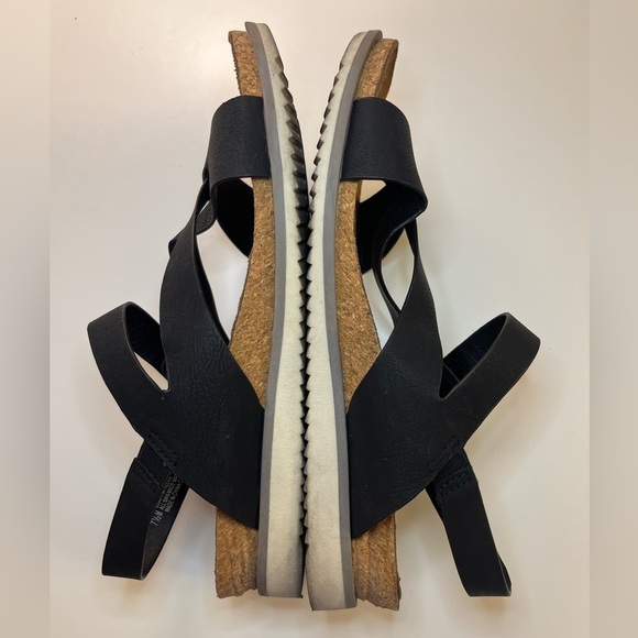 Eurosoft by Sofft Women's Gianetta Flat Sandal - Black - Picture 14 of 16